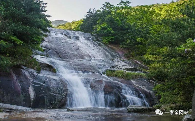 探索辽宁两个女子穿和服在公园拍照遭路人围劝,你认为国人该如何正视和服?,解锁你的智慧宝库